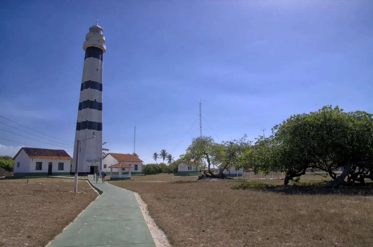 Farol de Mandacaru, no encontro do Rio Preguiças com o mar